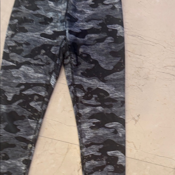 Terez Urban Camo Leggings - Black and Gray - Picture 7 of 12